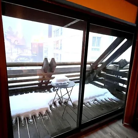 Avec Balcon, Au Pied Des Pistes, Equipe, 1er Etage, Parking, Casier A Skis - Fr-1-787-19 Laveissiere